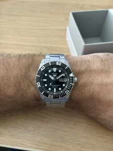 Seiko 5 Sports Ref SNZF17K1 Automatic Men's Watch Stainless Steel 23 Jewels - Picture 1 of 6