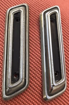 Dodge Dart Hood Louver 1964-1966 (2) emblema 2326235 Foto 1 de 4