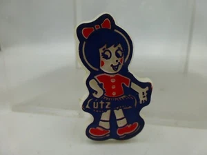 Pinback plástico UTZ Girl, casi 1,5 pulgadas - Imagen 1 de 3