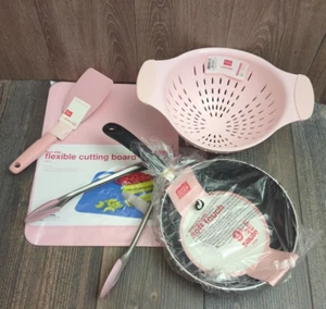 Sweet Creations by Good Cook 5-teiliges Vorbereitungsset Bratpfanne Sieb Zange Rosa Versand Neu - Bild 1 von 24