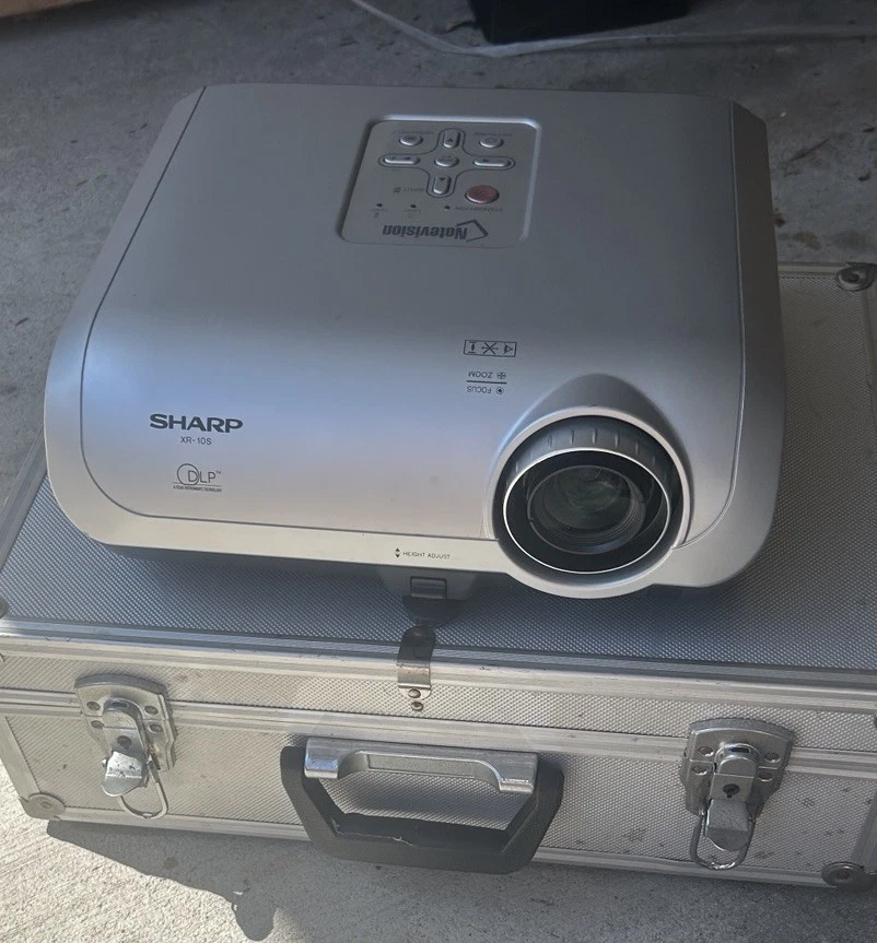 Proiettore multimediale Sharp Notevision XR-10S con custodia argento. Testato! - Immagine 1 di 4