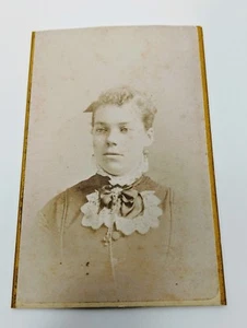 Woman in Victorian Dress Lace Ruffle Collar Cabinet Card Photograph - Picture 1 of 2