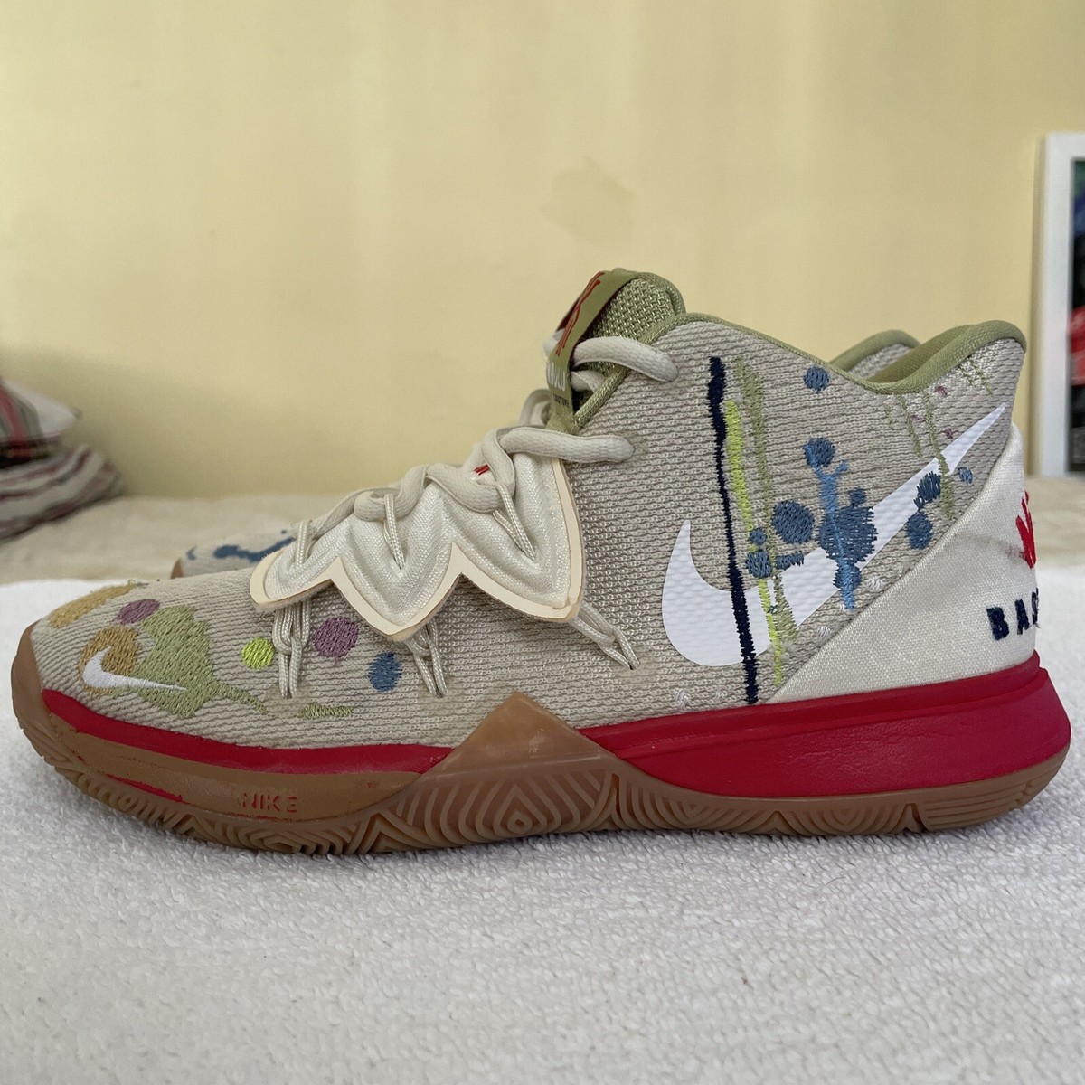 Nike Bandulu x Kyrie 5 Embroidered Splatters for Sale Nike Bandulu x Kyrie 5 Embroidered Splatters for Sale