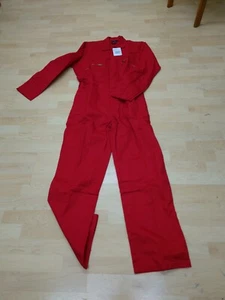 Non Dickies Ladies or Mens Red Colour boilersuit Or Overalls Or Jumpsuit. - Picture 1 of 4
