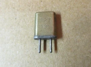 M-Tron 227 19R Radio Crystal 1/32" Diameter X 3/16" Spaced Pins Vintage - Zdjęcie 1 z 2