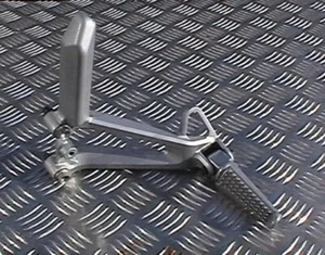 GENUINE HONDA 1 KT7 PL CBR600F 2001-2006 LEFT HAND PASSENGER FOOTREST + BRACKET - Picture 1 of 4