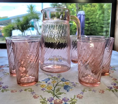 Cristal D'Arques Durrand Rosiland 粉色漩涡 48 盎司投手和 8,9 盎司水壶 — 第 1/4 张图片