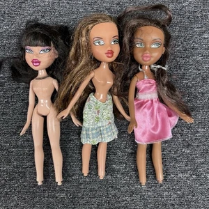 Lot of 3 Bratz Dolls MGA Entertainment Mixed Outfits & Hairstyles - Picture 1 of 11