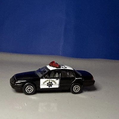 Welly 1:64 California Highway Patrol CHP Ford Crown Victoria - Image 1 of 4