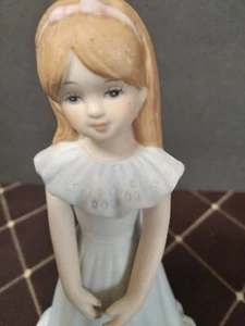 ENESCO - Estatuilla Ligera Morena Creciendo Porcelana Cumpleaños Niña -10 Años - Imagen 1 de 6