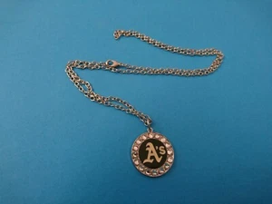 OAKLAND ATHLETICS MLB NECKLACE WITH LOGO CHARM (24" Chain) "NEW FACTORY SEALED" - Picture 1 of 7