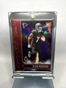 Panini Phoenix 2023 - Rookie Rising Bijan Robinson #RIS-6 rojo 54/199 radiocontrol - Imagen 1 de 2