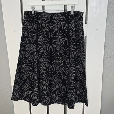 Falda midi de terciopelo Burnout para mujer 12 negra floral caprichosa vampiro oscura romántica Foto 1 de 4