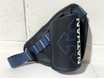 Cinturón de Hidratación Nathan Peak Lite Ajustable Aislado Sin Botella Azul Marino Negro Foto 1 de 4