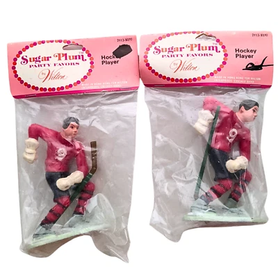 2 De colección 1971 Wilton Jugador de Hockey Decoración de Pasteles Fiesta Azúcar Ciruela NUEVO Foto 1 de 4