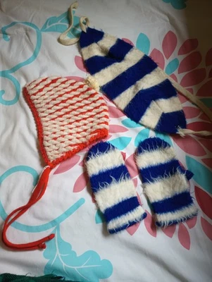 Vintage 1960's Children Hats And Mittens, Red, White And Blue - Image 1 of 2