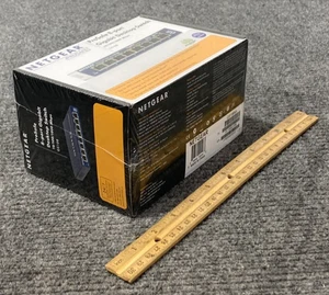 Netgear GS108 ProSafe 8-portowy gigabitowy przełącznik biurkowy - stalówka, uszczelniony - - Zdjęcie 1 z 9