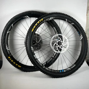 Juego de ruedas DT Swiss HX 1501 30mm 27,5 Maxxis Ardent High Roller II VTT E.Bike - Imagen 1 de 14