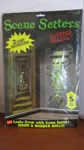 SCENE SETTERS ~ Set di 2 SCENE DA CORRIDOIO STREGATE DI HALLOWEEN ~ Nuove - Foto 1 di 4