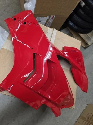 PANEL CARENADO LATERAL IZQUIERDO USADO OEM ROJO DUCATI PANIGALE V4(S,R) PARTE # 4801A751AA Foto 1 de 4