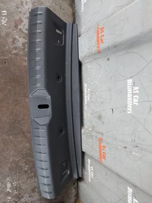 Cubierta de moldura de plástico borde de arranque BMW F21 M140i 2018 7221871 - V11 #SP1 Foto 1 de 4