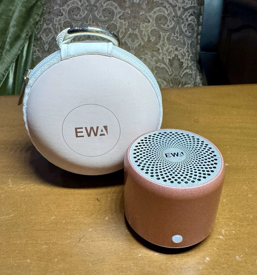 Altavoz portátil Bluetooth EWA A106 Pink Pro con estuche de viaje y cable de carga Foto 1 de 4