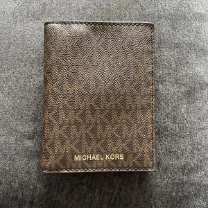Michael Kors Jet Set MK LOGO Leather Travel Passport holder wallet card case. - Picture 1 of 4