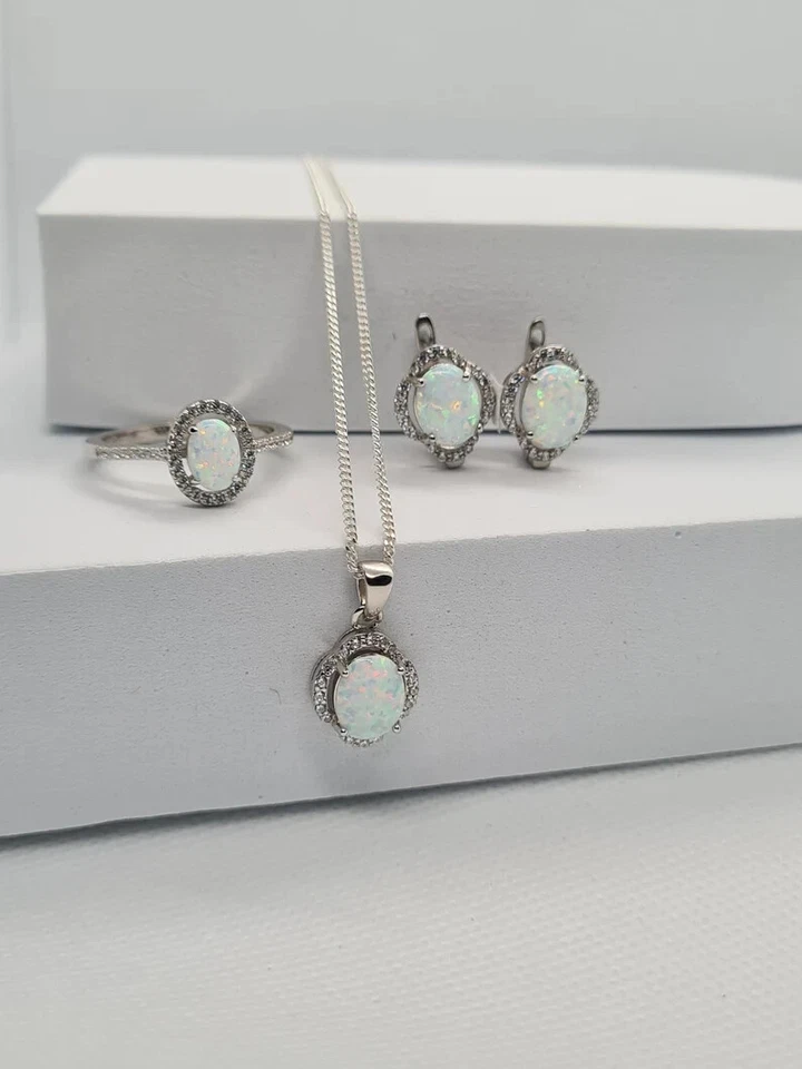 Conjuntos de Pendientes a Juego Collar para San Valentín Corte Redondo Laboratorio Creado Ópalo Foto 1 de 4