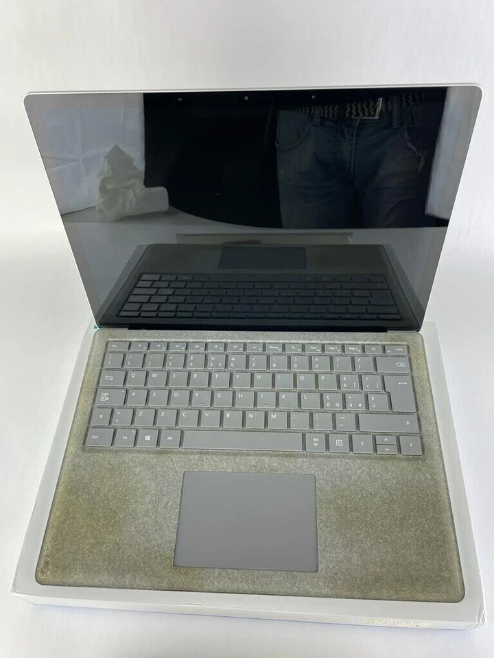 Surface Laptop 2 I7-8650U/8Gb/256Gb/-Nvme/13,5/Touchscren/Wlan/Bt/Cam/W10P - Immagine 1 di 4