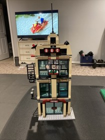 LEGO Marvel Spider-Man set 76005 Daily Bugle Showdow Not  Complete No Minifigure