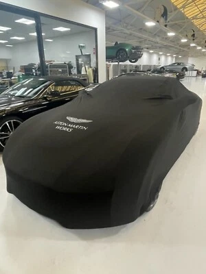 Cubierta de coche Aston Martin Works suave elástica en negro con bolsillos para espejos - grande Foto 1 de 4