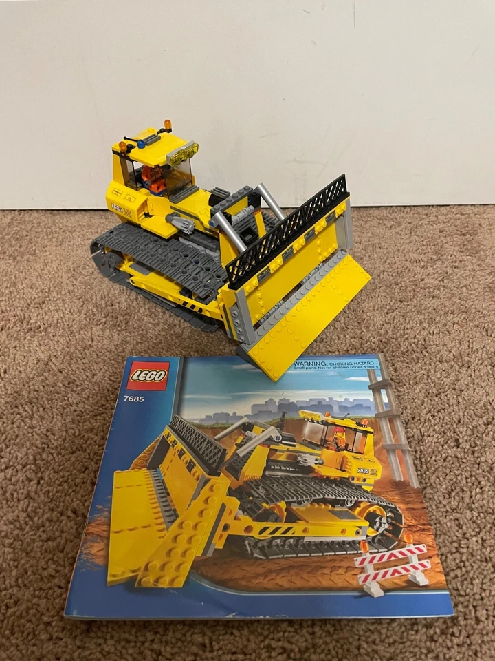 LEGO CITY: Dozer (Set: 7685) - Image 1 of 1