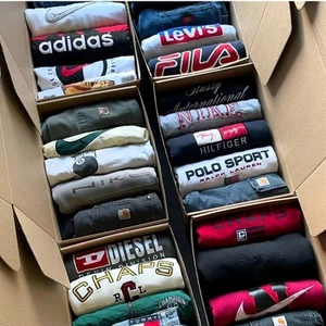 Box Stock Lotto 5 Kg Abbigliamento Usato Firmato Uomo / Donna Vintage GRADO A - Foto 1 di 9