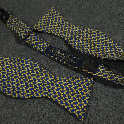 Галстук-бабочка Brooks Brothers Makers геометрический синий и желтый сделано в США регулируемый - Изображение 1 из 3