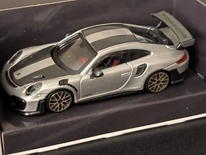 BEEINDRUCKENDER SONIC SILVER/BLK PORSCHE MASSSTAB 1:43, FORZA MOTORSPORT 7 NIOB AUF STÄNDER - Bild 1 von 17