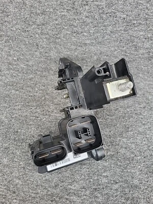 BMW F30 F31 F32 F33 F34 F36 Power Distribution B+ External Ignition Base 9356159 - Image 1 of 4