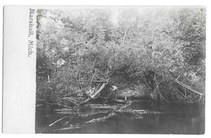 Postal antigua de Marshall, Michigan RPPC, hombre en un barco - Imagen 1 de 2