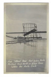 Fort Yukon Alaska RPPC Postal Rueda de Peces Río Yukón - Imagen 1 de 2