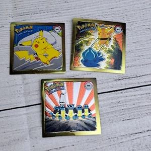 Caja de arte Pokémon 1999 Squirtle Squad R06 y Pikachu R08 R11 pegatina holográfica dorada - Imagen 1 de 14