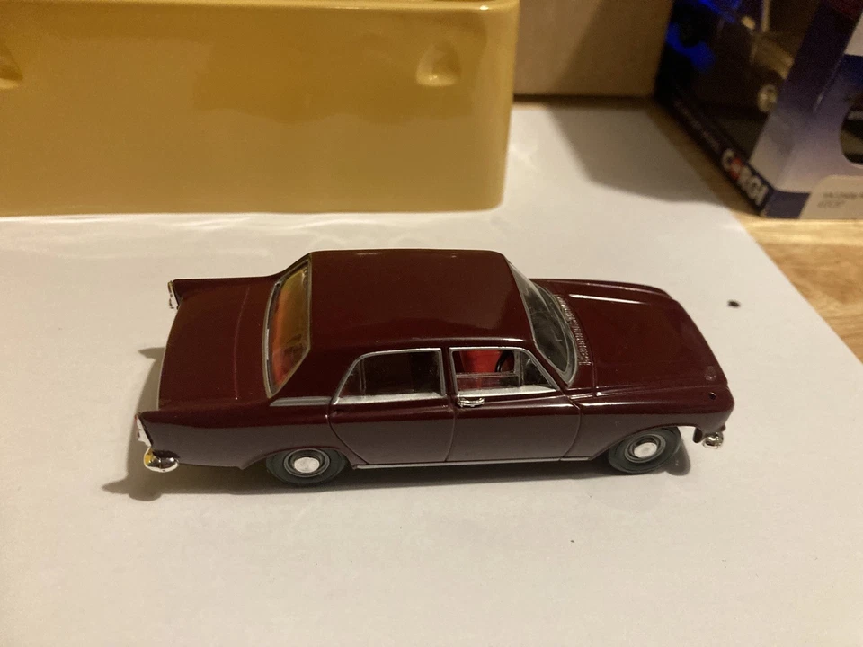Vanguards VA46002 Maroon Ford Zephyr 6 Mk III 1:43 Scale Die Cast Model - Image 1 of 4