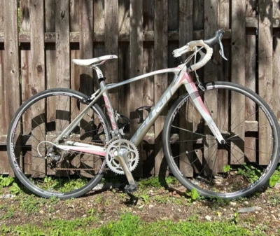 Fuji Supreme 3.0 XS / 47cm Carbon Road Bike - Image 1 of 4