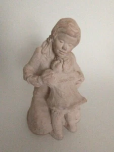 Austin Dee Crowley Skulptur 1989 "Bright Eyes" Mutter umarmt Tochter " - Bild 1 von 6