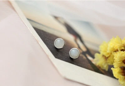 D10 Orecchini a Farfalla Giada Bianco Rotondo 925 Argento Sterling - Immagine 1 di 3