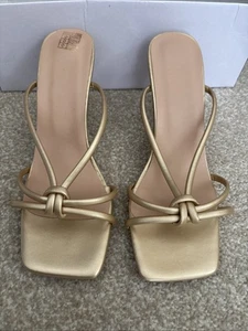 Women’s square toe Gold Sandals UK size 3/EUR 35 *brand New In Box Never Worn* - Picture 1 of 4