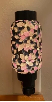 Hermosas Coloridas Flores Púrpura Oriental Japonés Waishi Papel Luz Nocturna Pared Foto 1 de 4