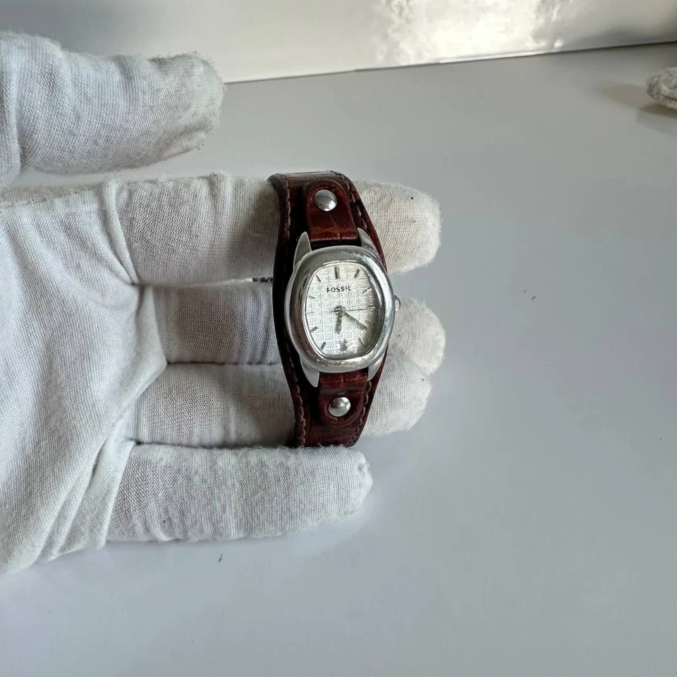 Женские винтажные кожаные часы Fossil — коричневый дизайн с широким ремешком - Изображение 1 из 4