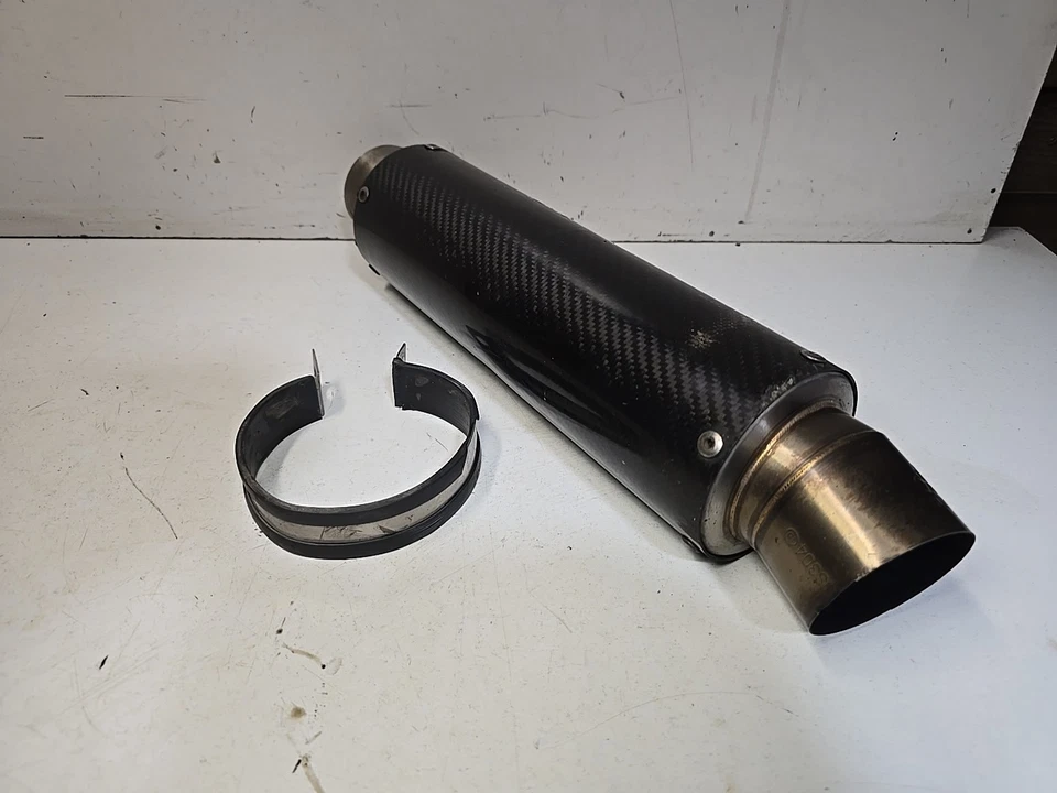 Escape universal de fibra de carbono Danmoto para moto Foto 1 de 4