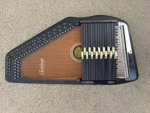 Autoharp by Oscar Schmidt 15-Chord (Model OS-15B) - Picture 1 of 4