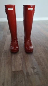 *Neu im Karton* Hunter Damen Original hohe Gummi Regenstiefel (militärrot, US 7 glänzend) - Bild 1 von 8