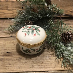 Lenox Stechpalme Beere aufklappbare Schmuckschatulle Ring Weihnachten Urlaub Porzellan Andenken - Bild 1 von 5